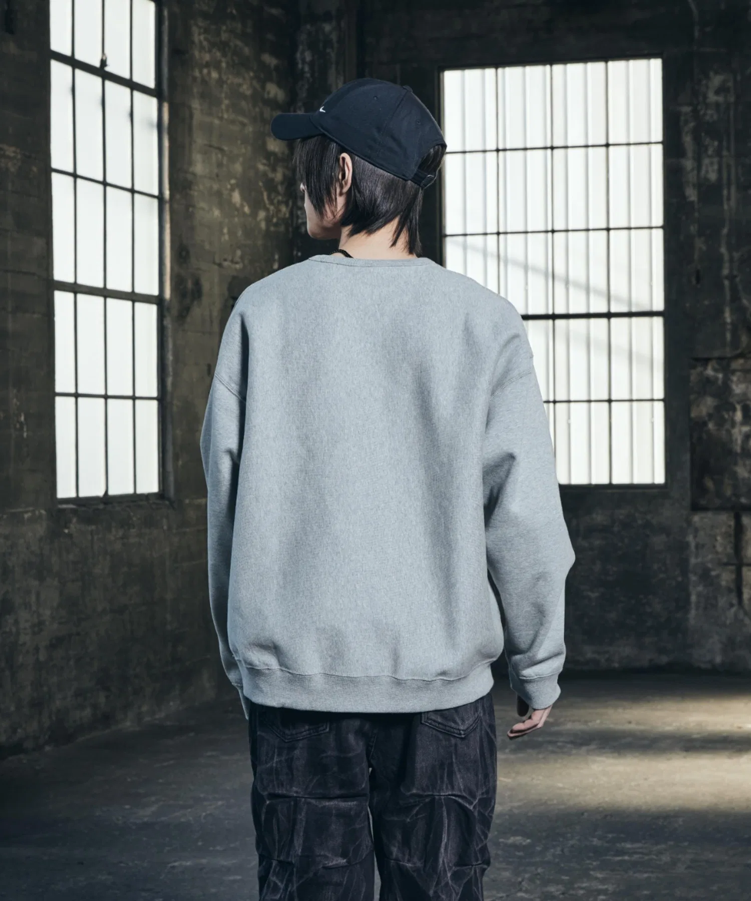 Мужская флисовая толстовка Nike Solo Swoosh HV1087-063 темно-серого цвета — фото 3