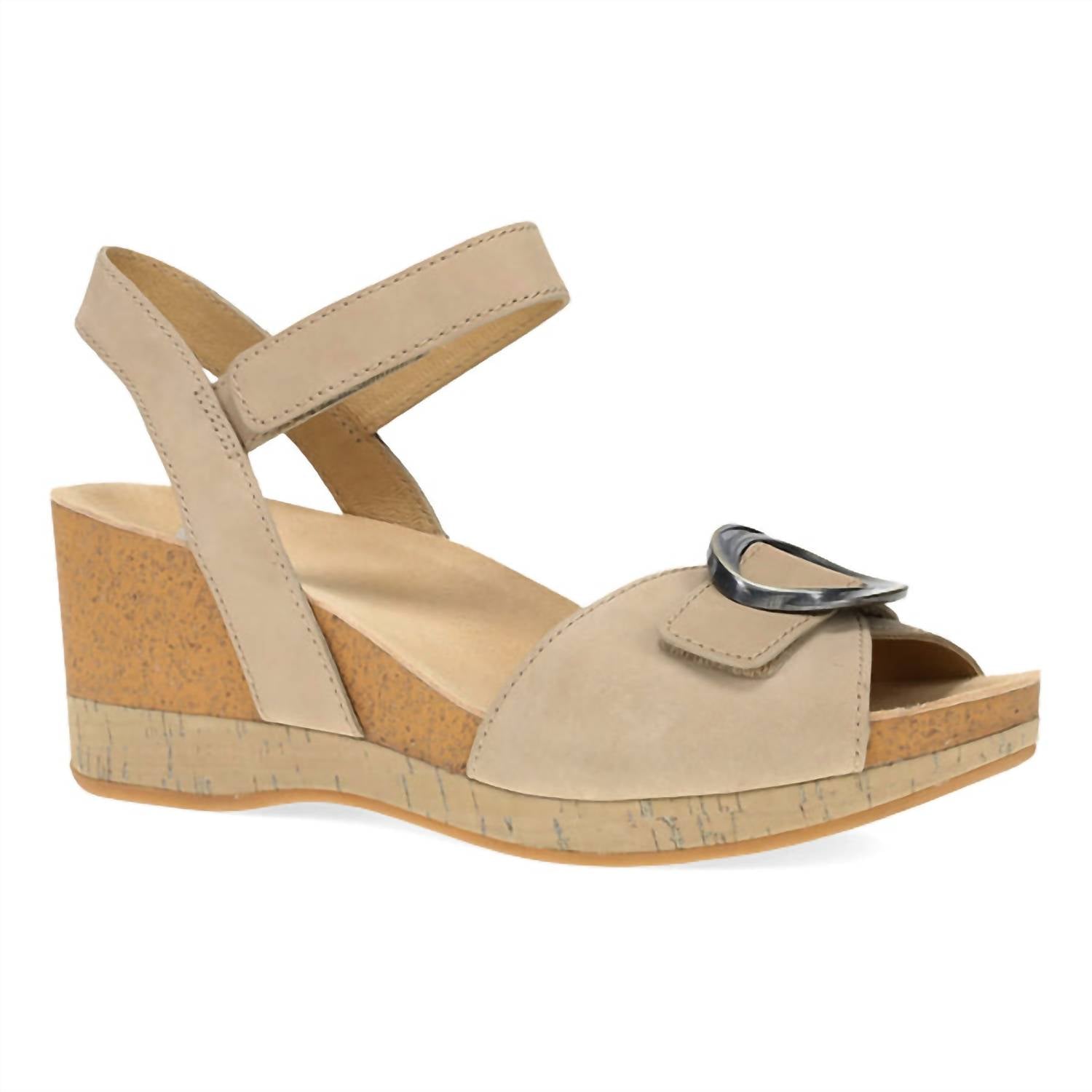 Женские сандалии Stella в песочном цвете Milled 640300 Dansko, Sand Milled 640300