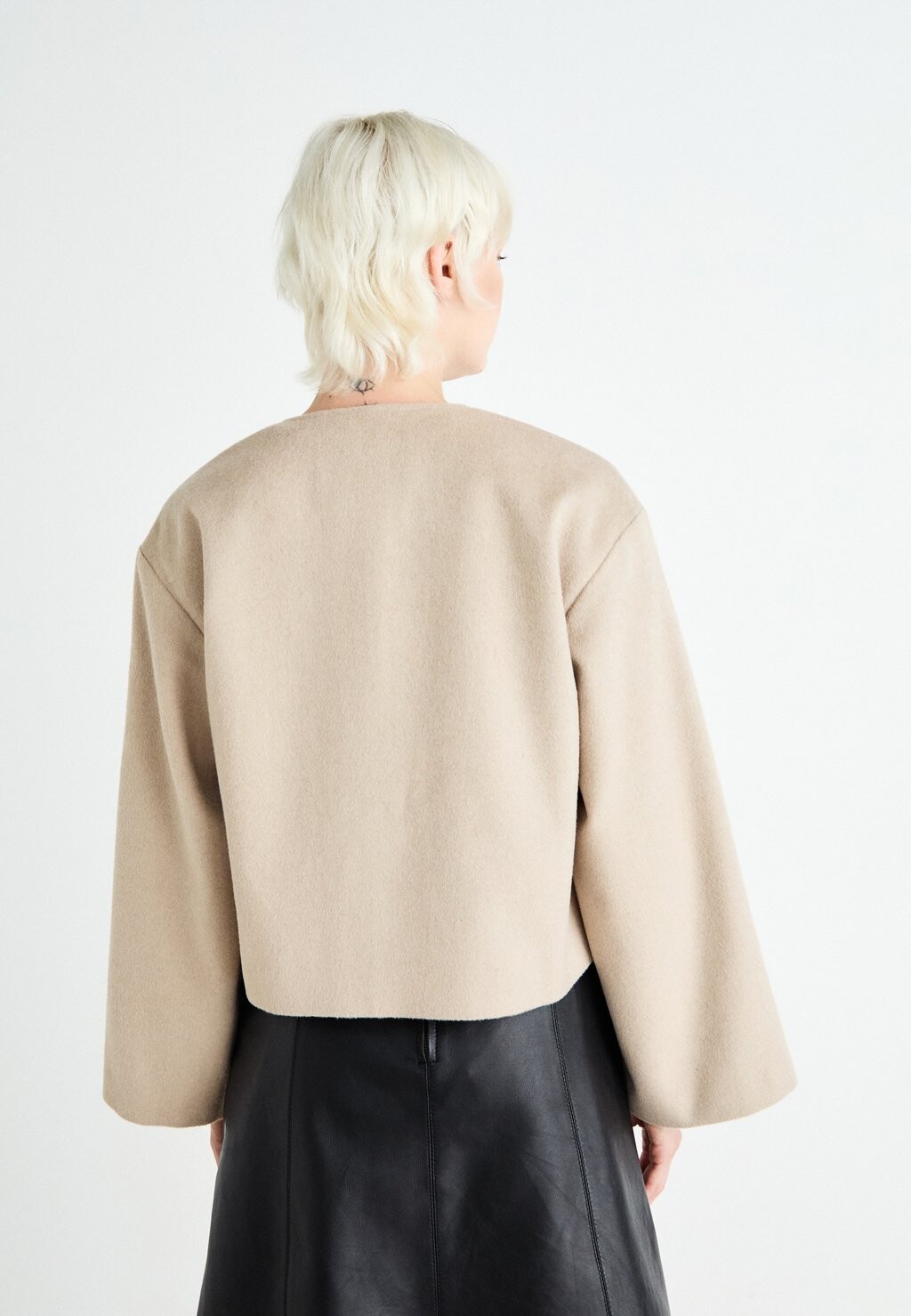 

Легкая куртка VMLILI JACKET Aware, бежевый