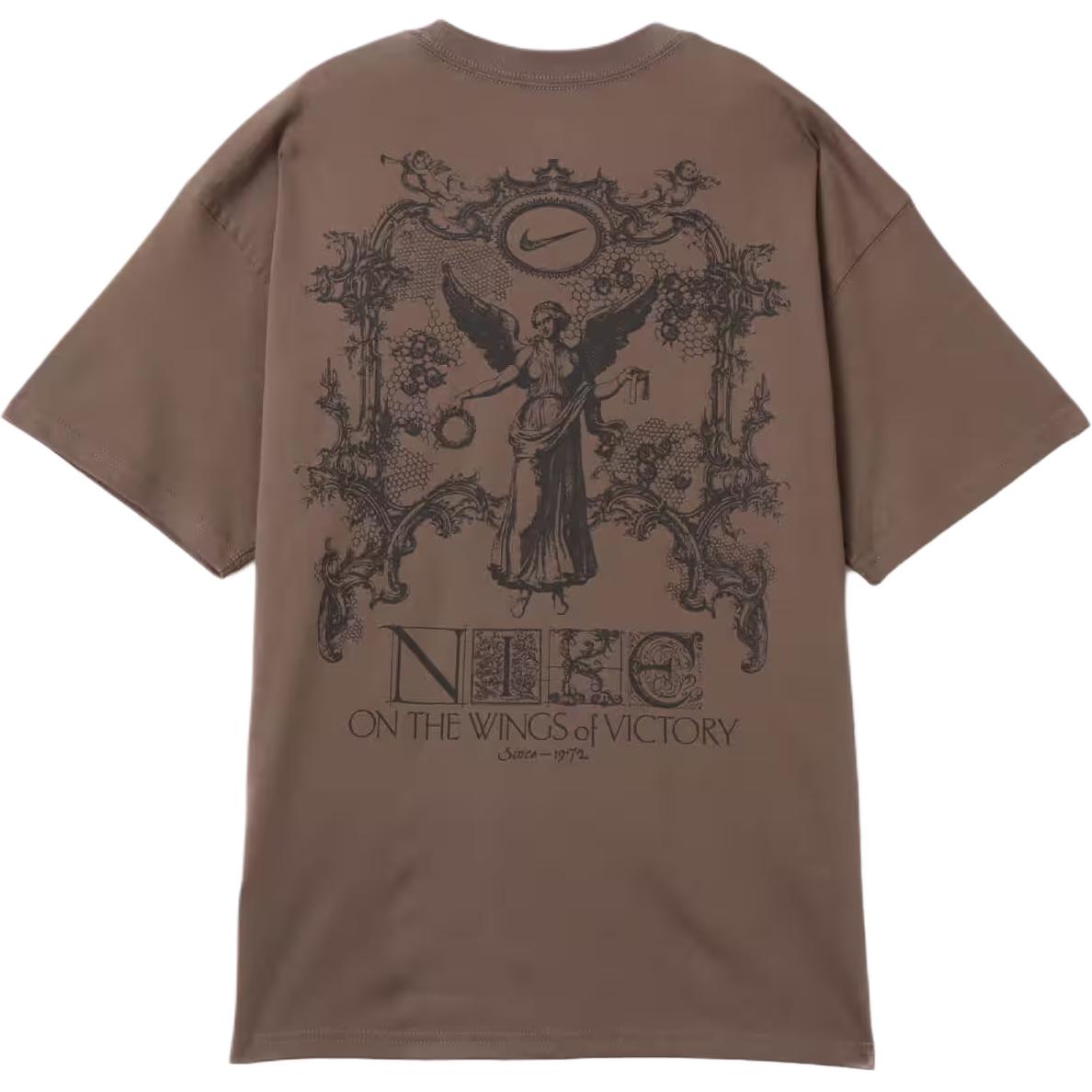 Футболка Unisex AS U NSW TEE M90 OC WINGS VICT IRONSTONE Nike, коричневый — фото 3