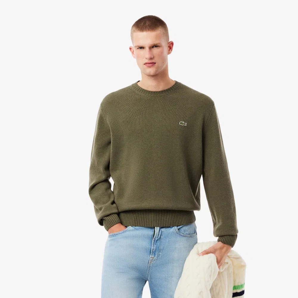 Мужской кашемировый свитер с круглым вырезом цвета хаки от Lacoste