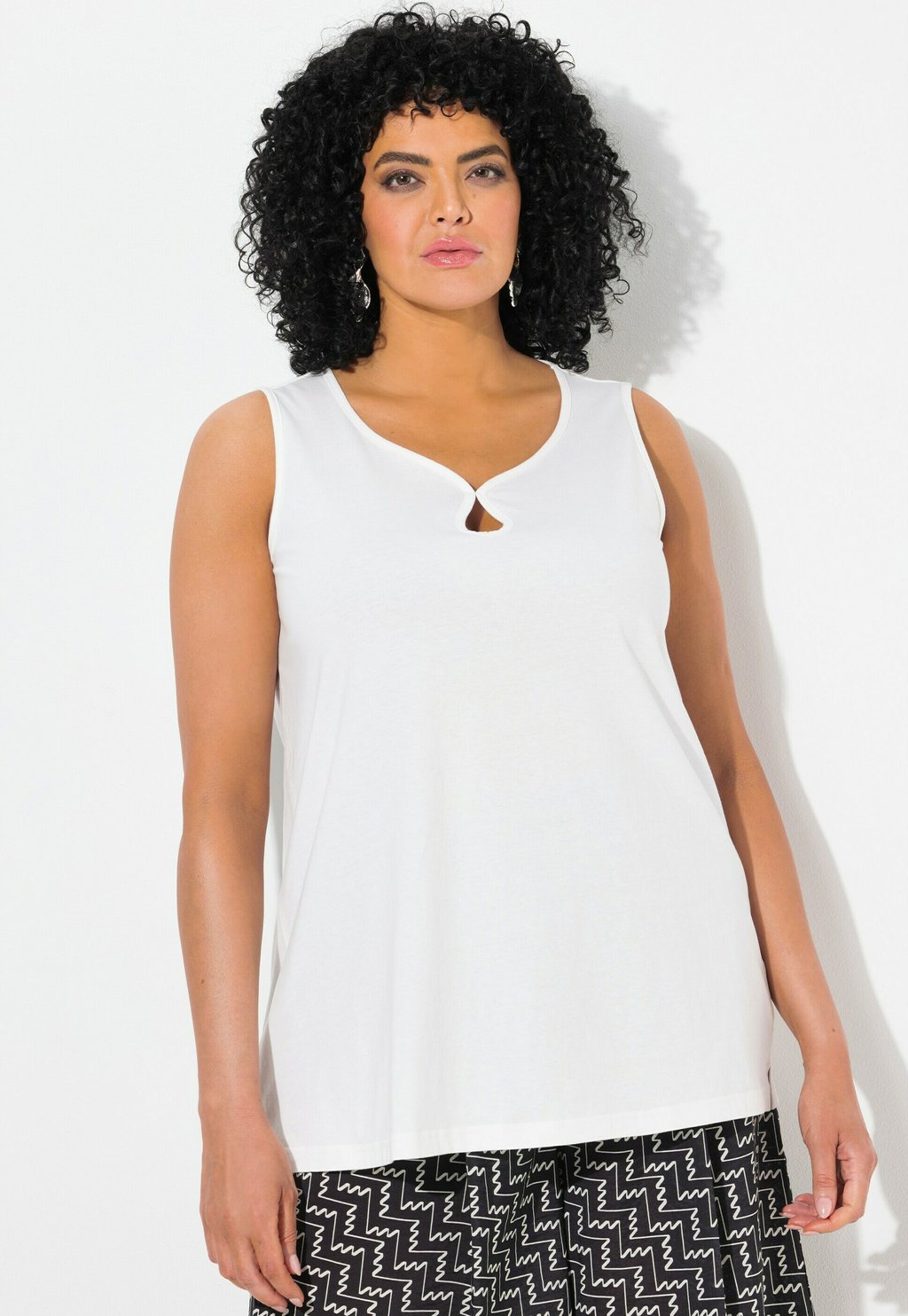 

Топ KEYHOLE CUTOUT SWEETHEART NECKLINE Ulla Popken, белый