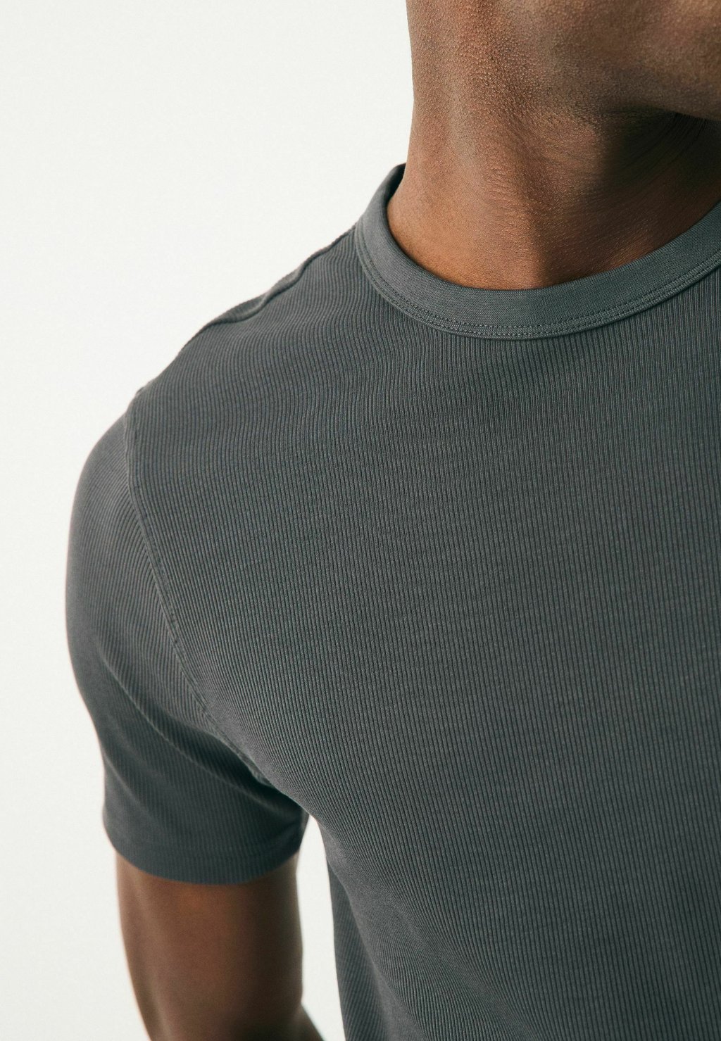 Базовая футболка SHORT SLEEVE CREW Next, серый — фото 3
