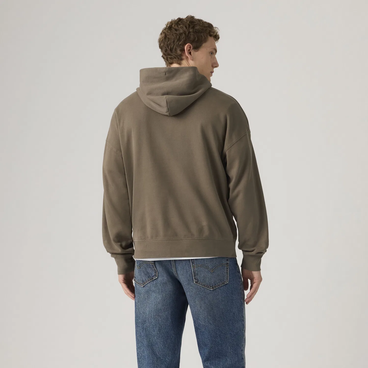 Мягкая объемная толстовка с капюшоном, окрашенная в технике Garment Dye Levi's, Brown — фото 4