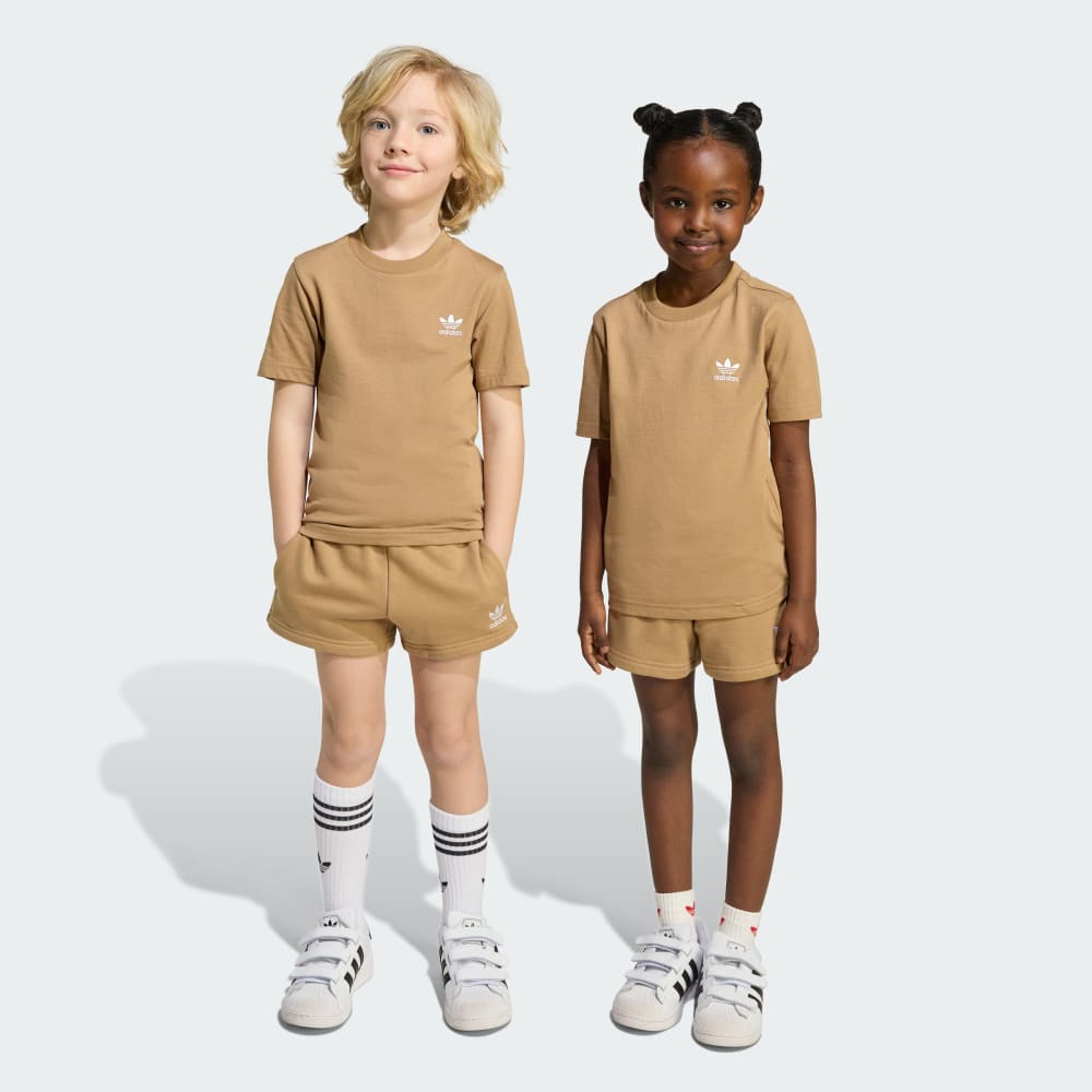 

Комплект Adidas Shorts and Tee Set Kids, цвет Cardboard