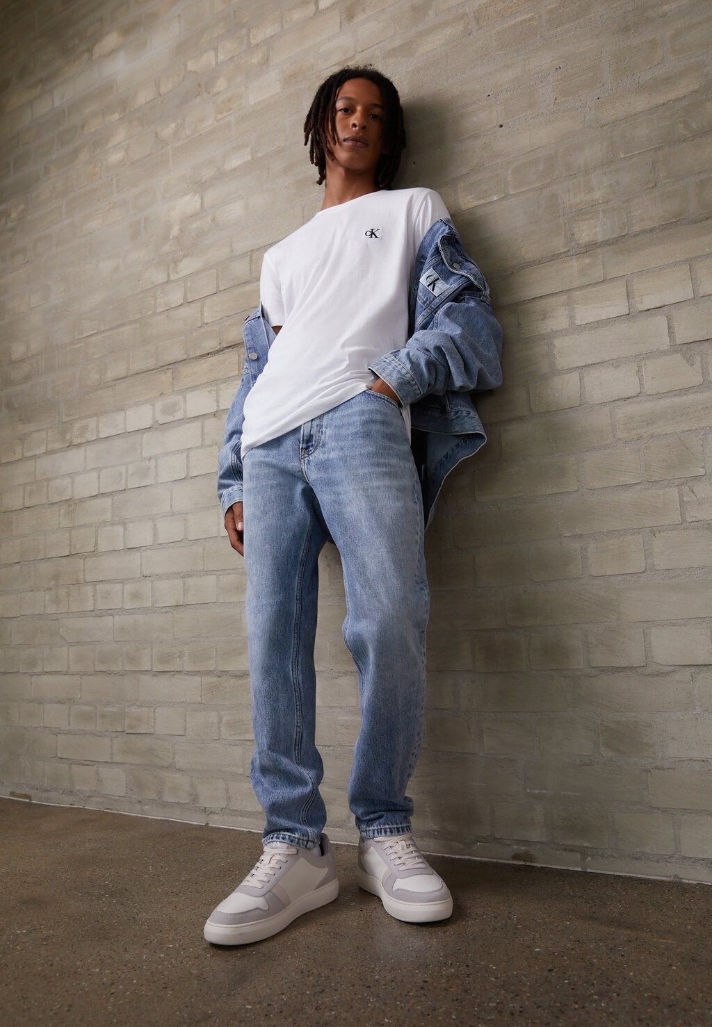 

Базовая футболка Essential Slim Tee Calvin Klein Jeans, цвет bright white