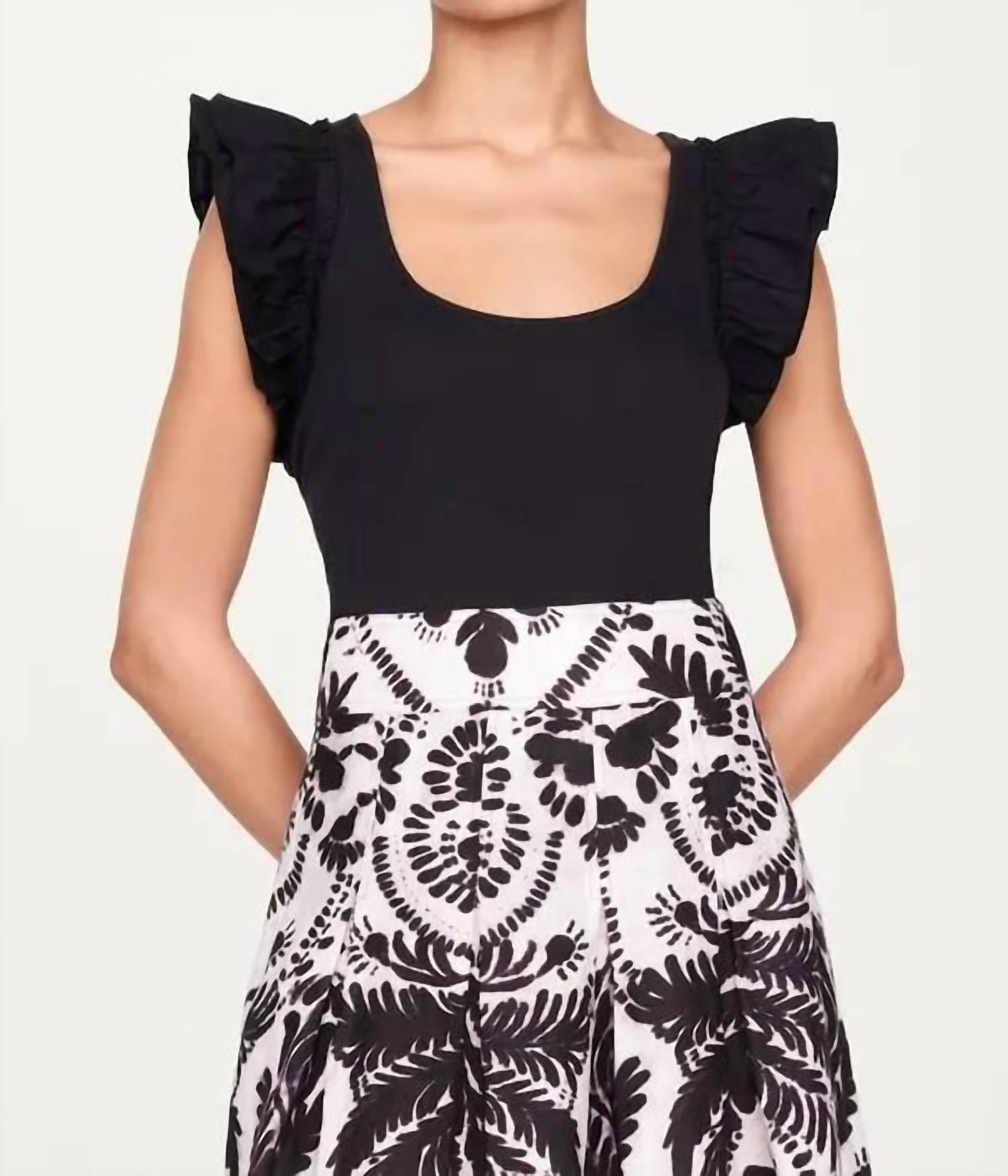 

Топ с оборками на рукавах Marie Oliver, черный