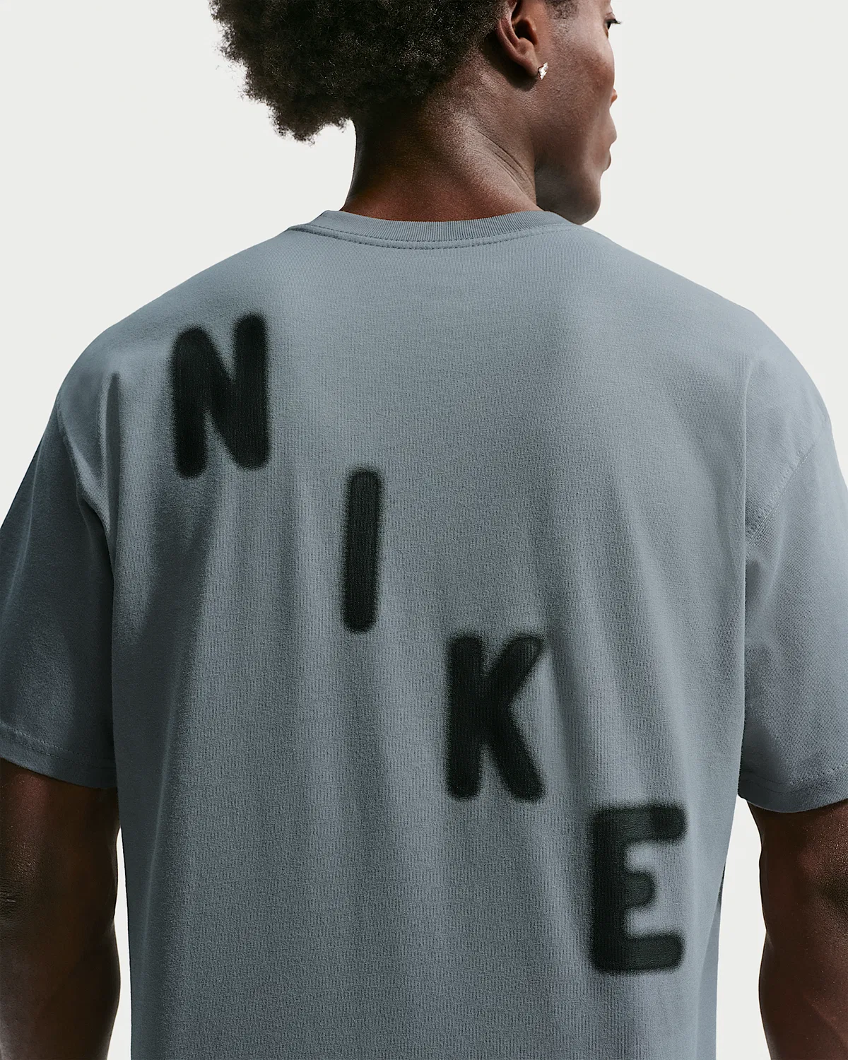 Мужская футболка N.A.C. Nike, Smoke Grey/Black — фото 2