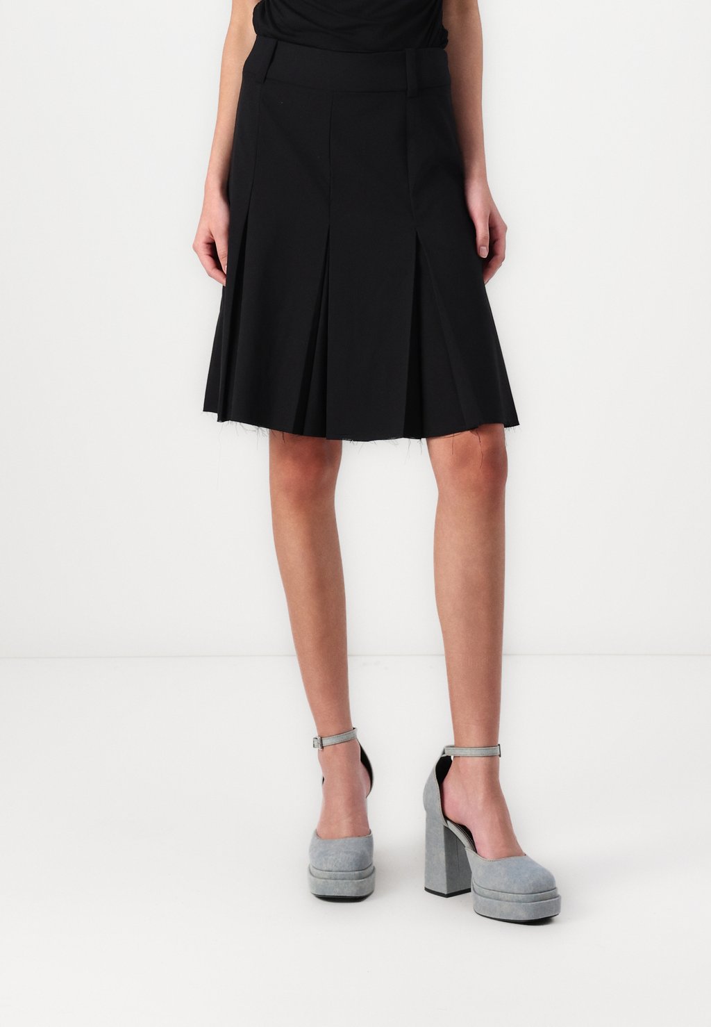 

Юбка плиссированная MIDI SUITING SKIRT Weekday, черный
