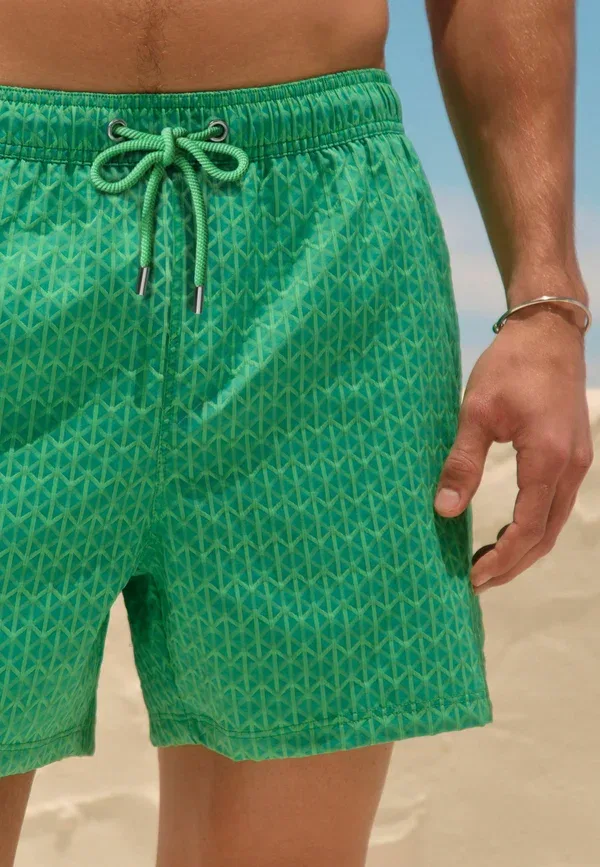 Плавки Next Regular fit textured 5 inch swim shorts, ярко-зеленый — фото 2