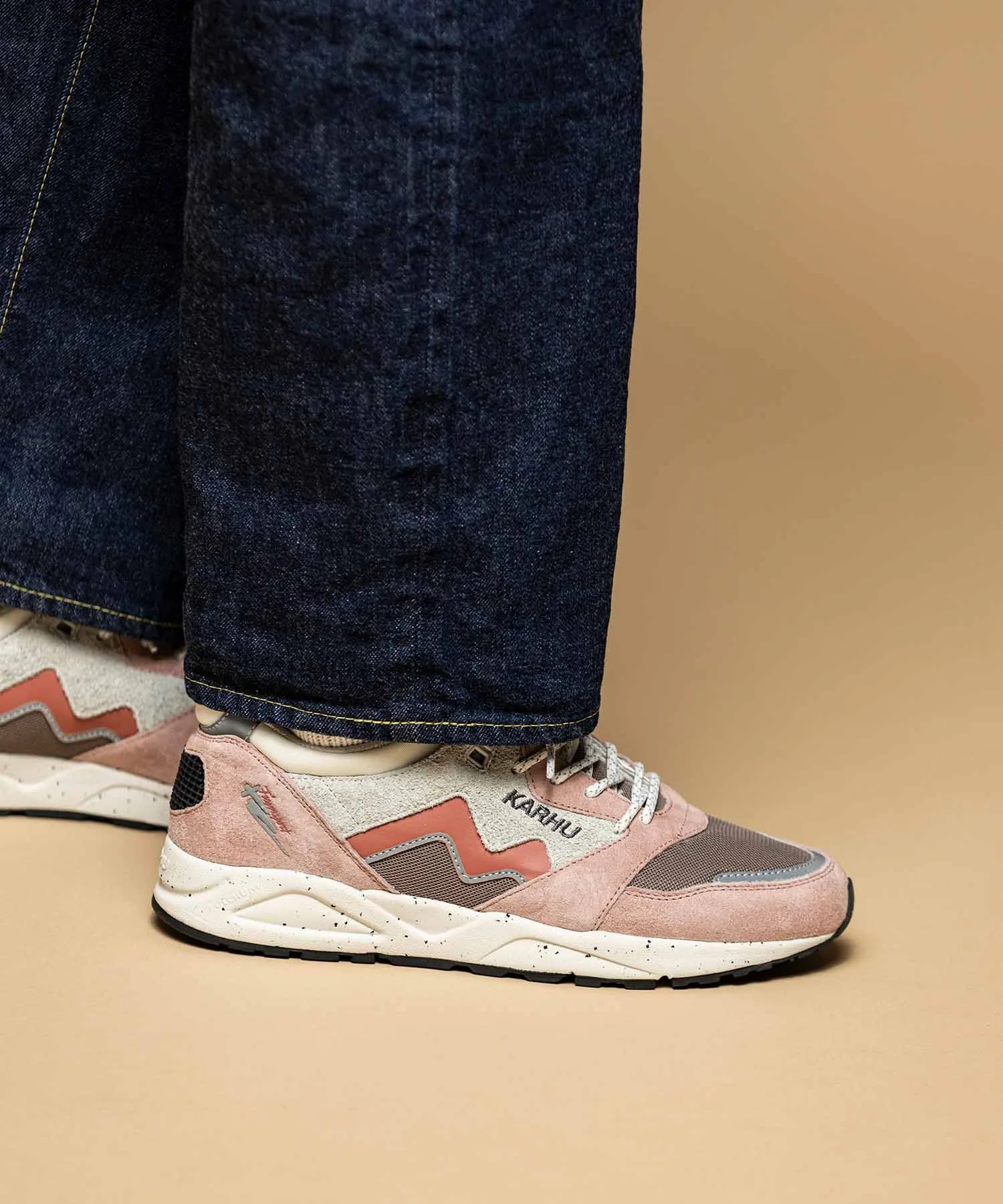 Кроссовки KARHU ARIA 95 с карбоновой подошвой pink — фото 2