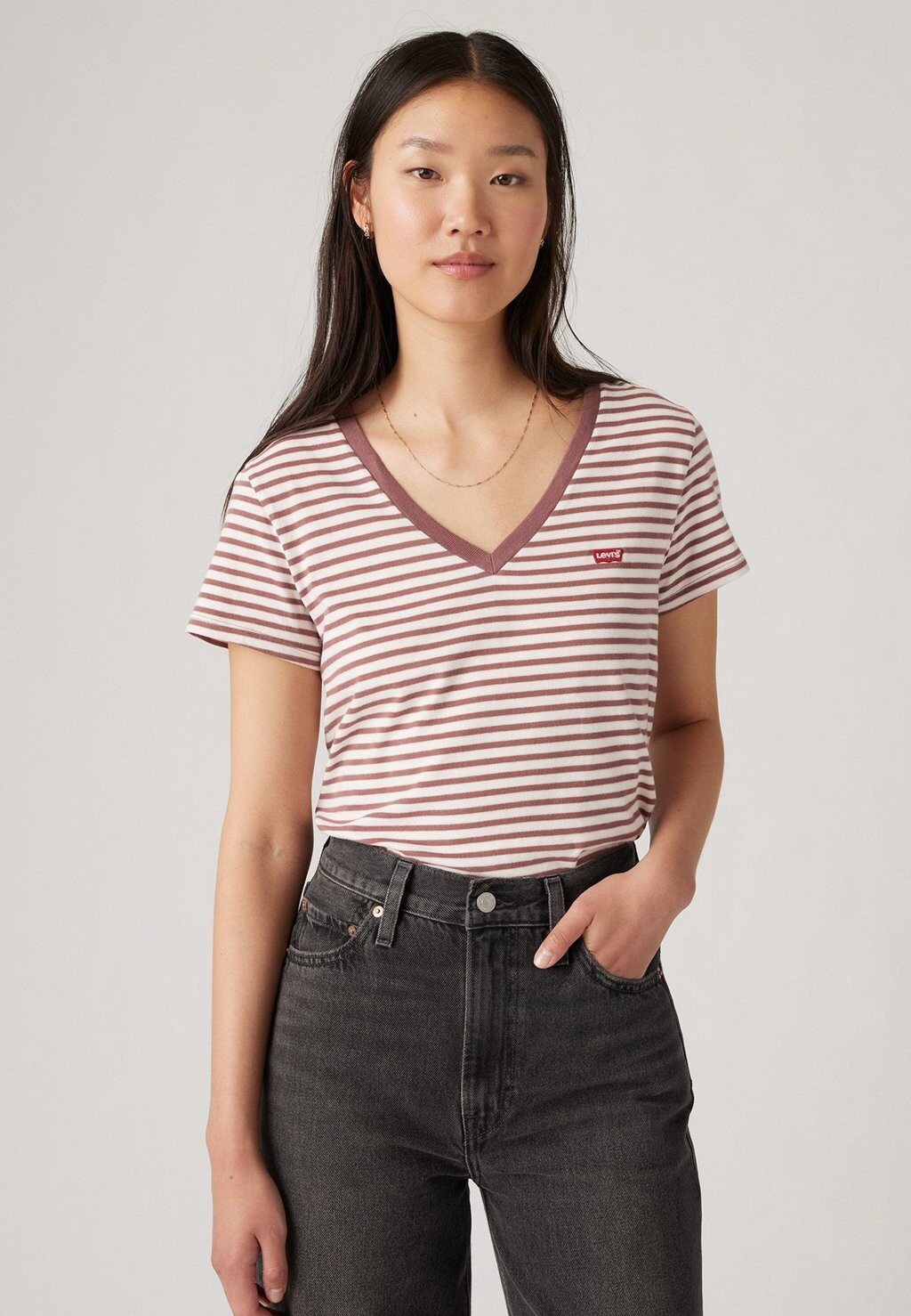 

Футболка с принтом PERFECT VNECK Levi's®, сиреневый