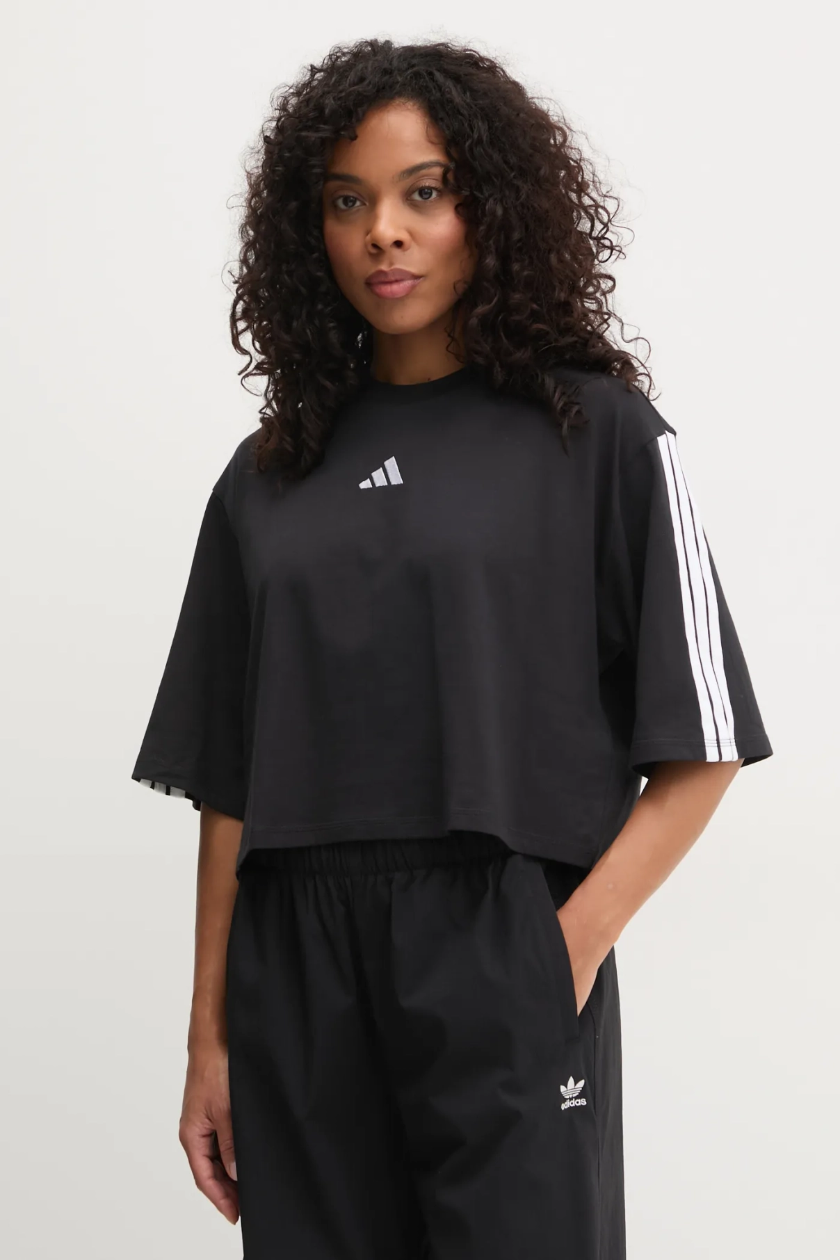 

Хлопковая футболка Essentials adidas, черный