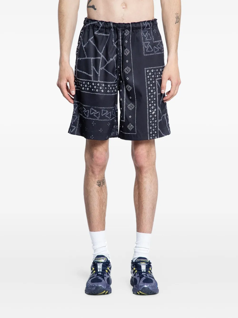 

Принтованные шорты-бермуды Kuon, черный