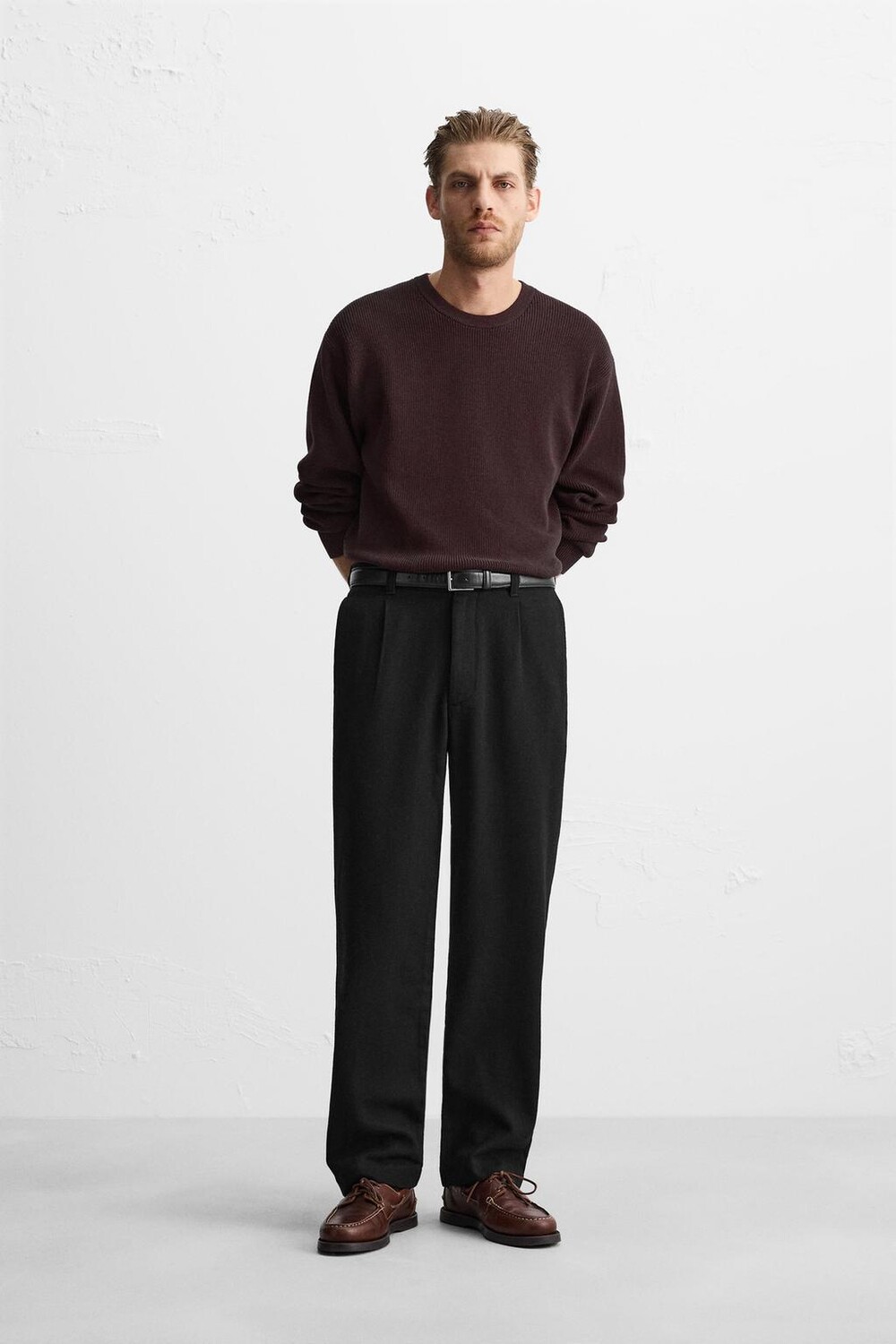 

Брюки из шерсти с плиссированными штанами ZARA, черный