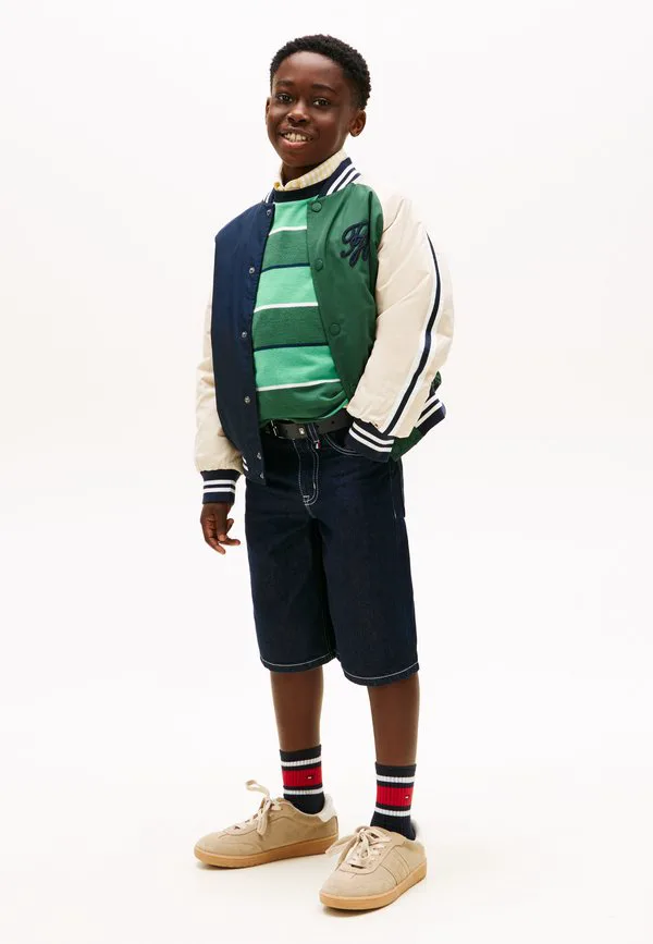 Свободные джинсовые шорты с контрастной отстрочкой джинсовые шорты Tommy Hilfiger, Rinse — фото 2