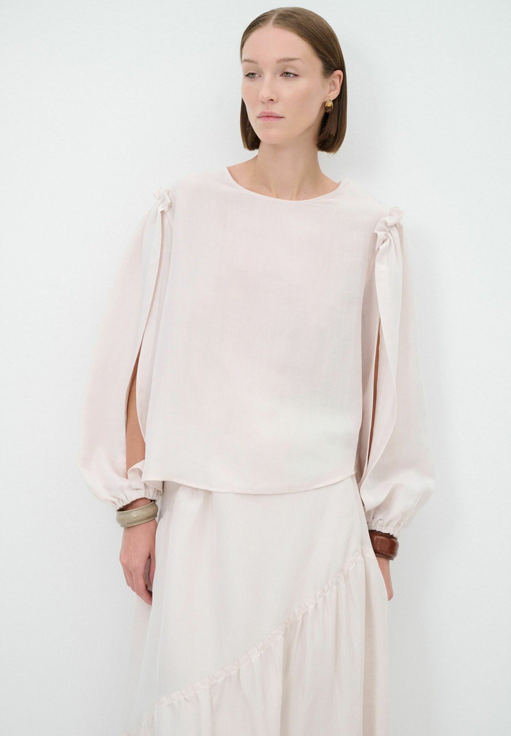 

Блуза WITH GATHERED SLEEVES adL, бежевый