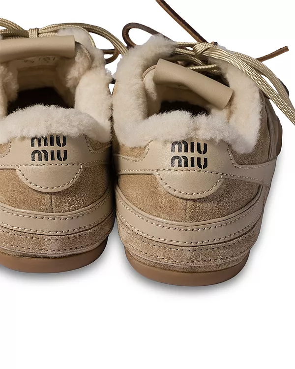 Женские низкие кроссовки на меховой подкладке Miu Miu, бежевый — фото 3