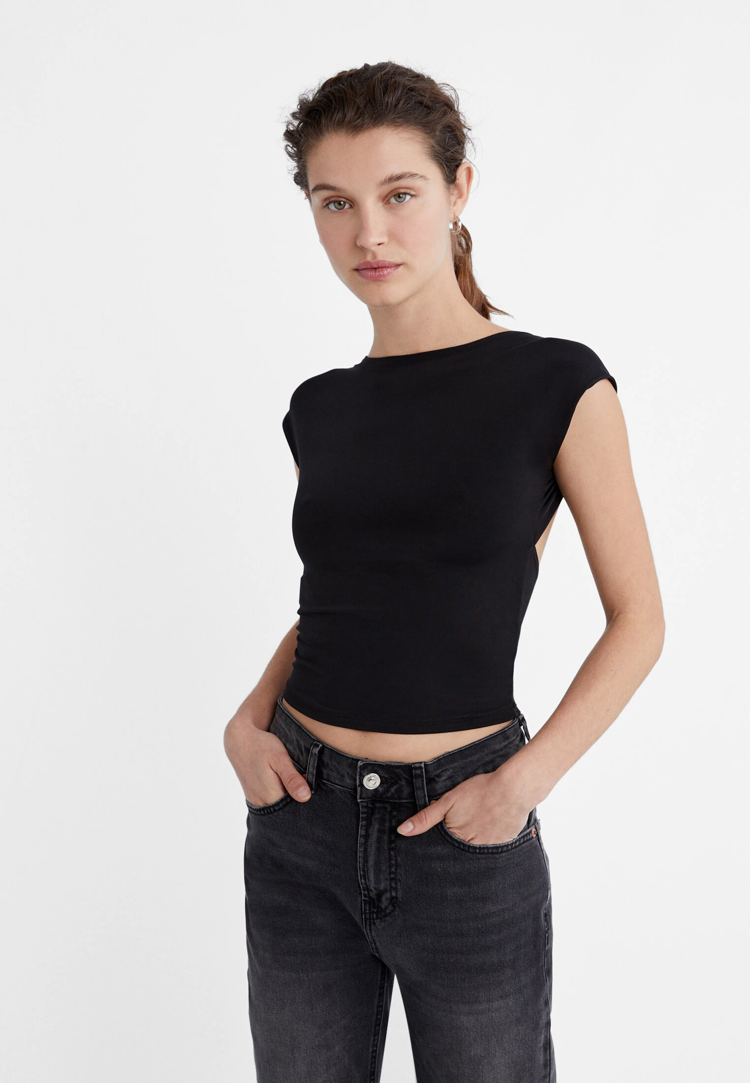 

Футболка с открытой спиной Stradivarius, черный