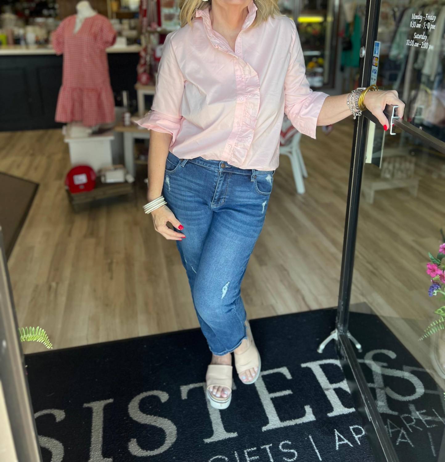 

Женская блузка с рюшами в нежно-розовом цвете English Factory