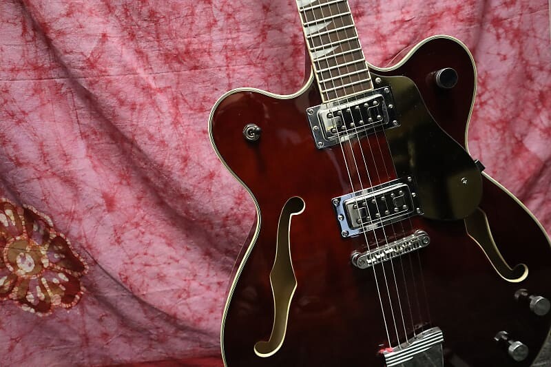 

Электрогитара Eastwood Classic 6 Deluxe 2010s - Walnut