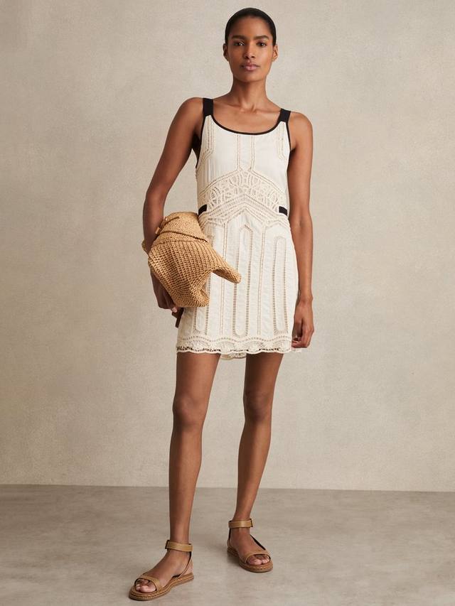 

Вышитое мини-платье Charlotte Reiss, Cream