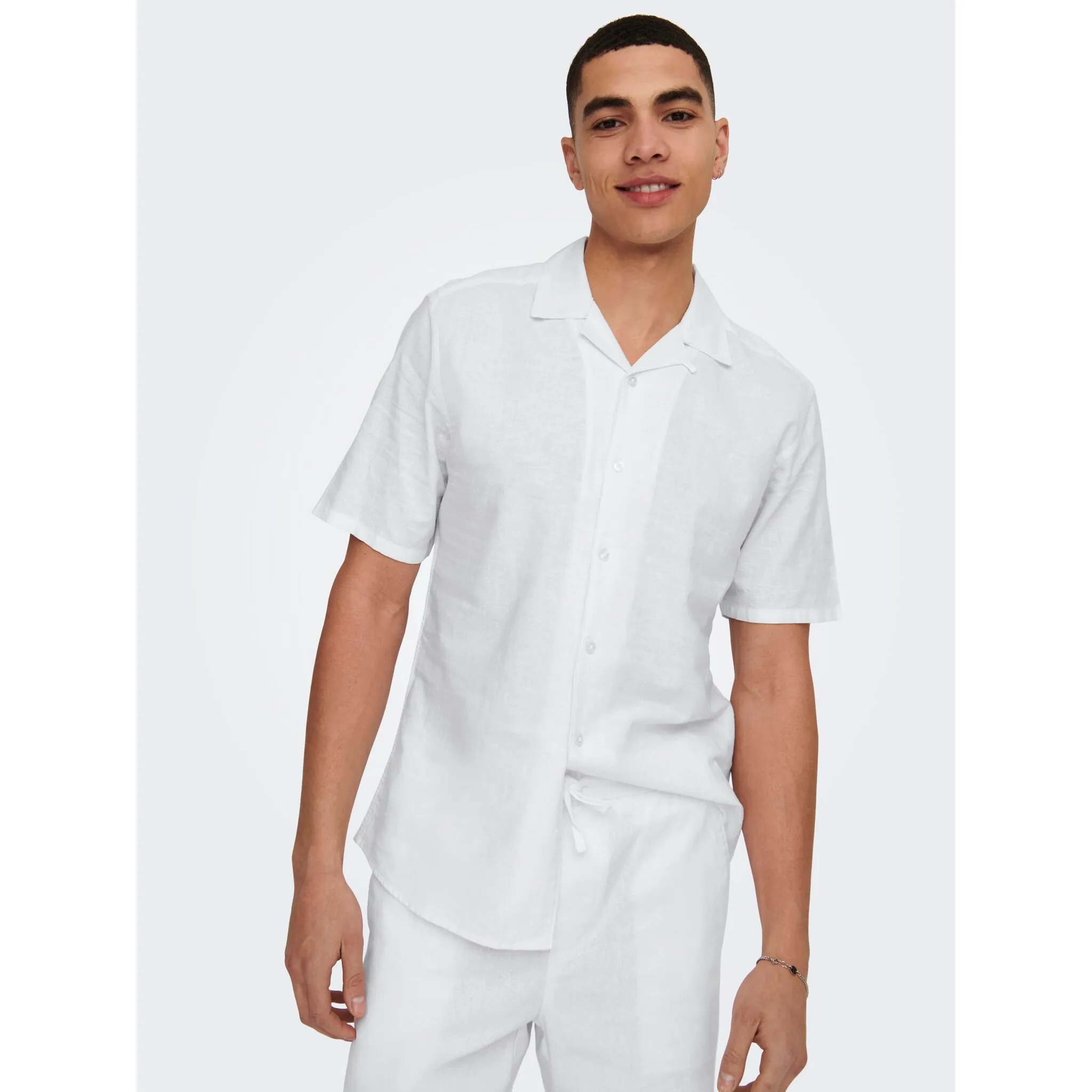 

Рубашка ONLY & SONS с короткими рукавами "ONSCAIDEN SS SOLID RESORT LINEN NOOS", белый