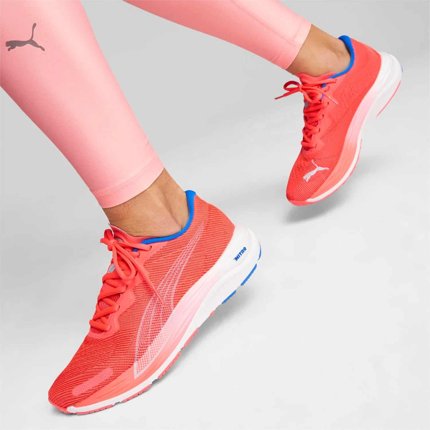 Кроссовки PUMA Velocity Nitro 2 F01 для бега (женские), Sunset Glow — фото 2