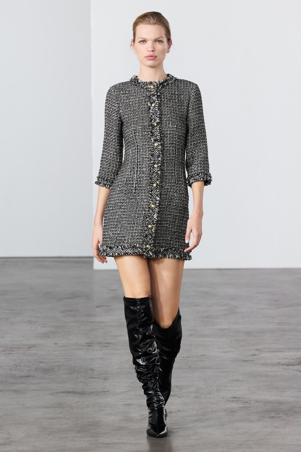 

Короткое текстурное платье ZARA, темно-серый