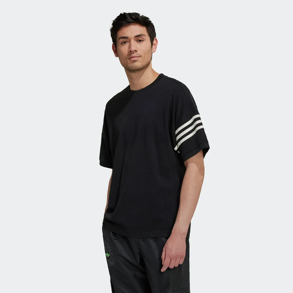 

Футболка Adidas Originals "ADICOLOR NEUCLASSICS", черный