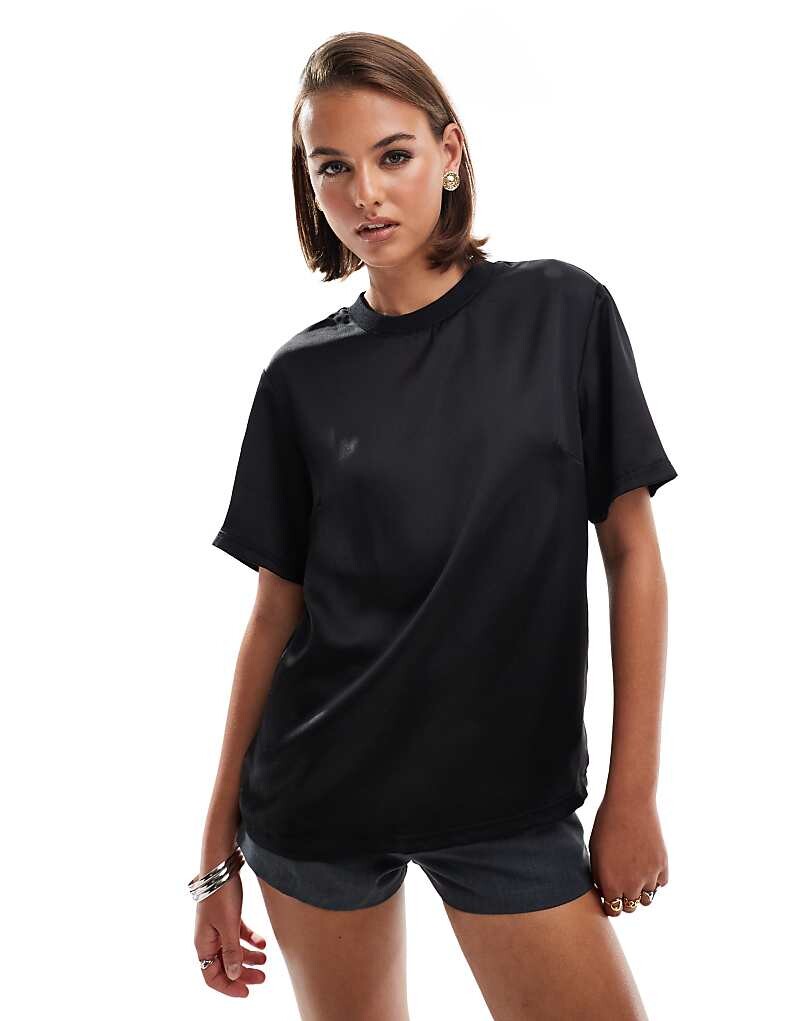 

ASOS DESIGN – Черная атласная футболка с ребристым вырезом