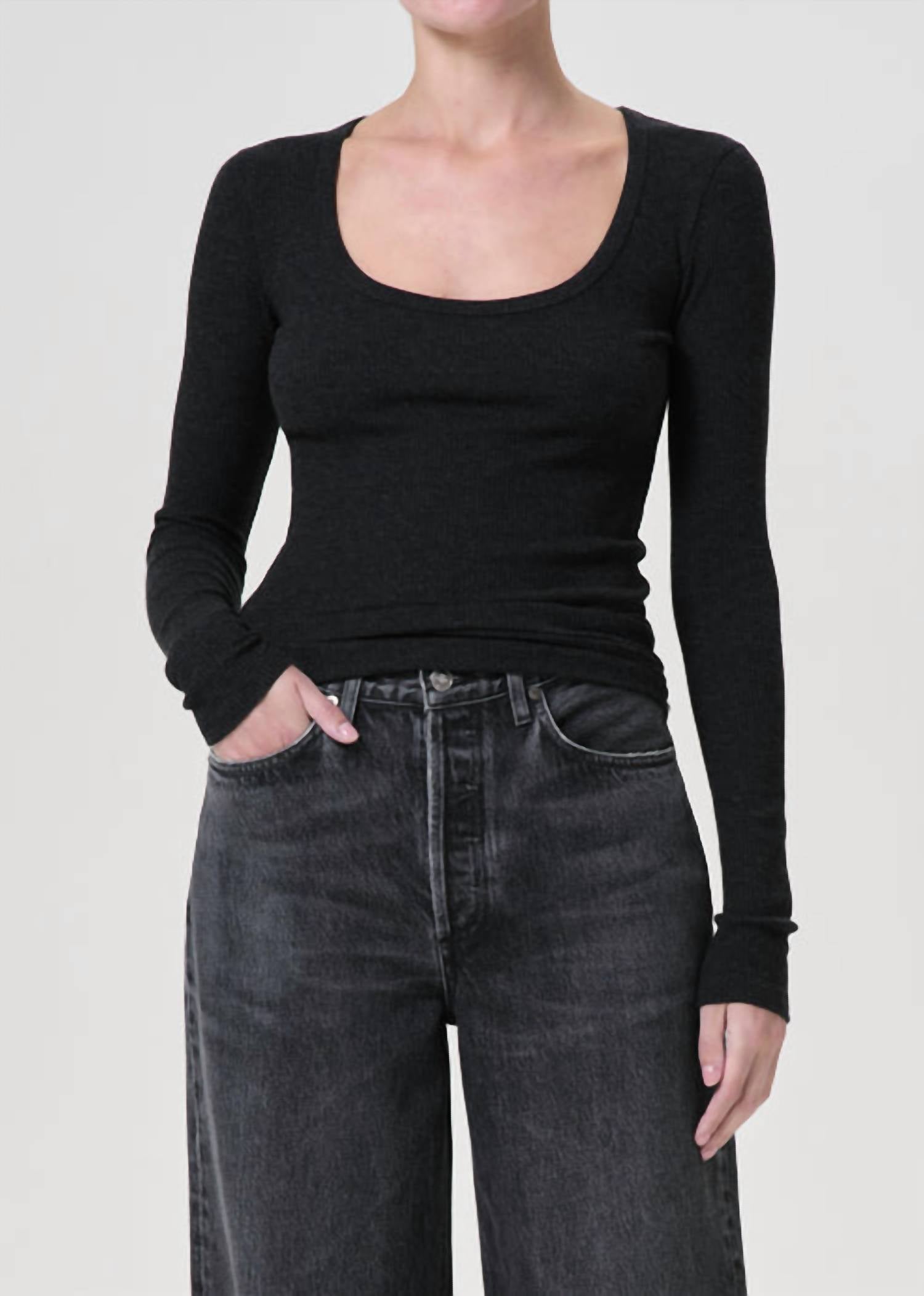 

Футболка Corey Scoop Neck в стиле Китнисс AGOLDE, цвет katniss