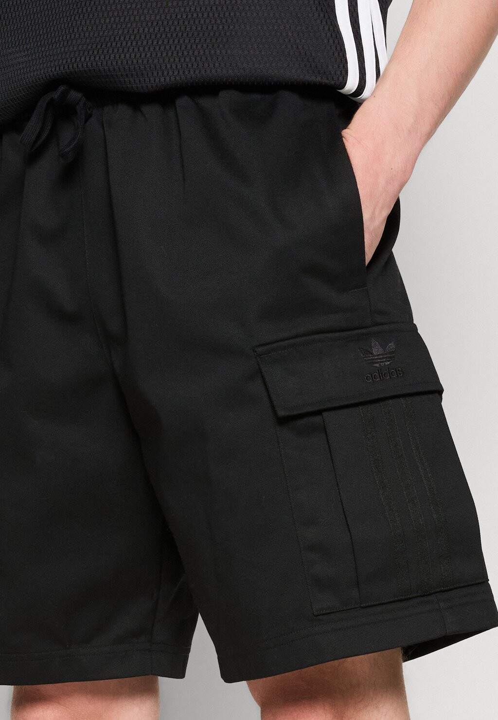 

Спортивные брюки Cargo adidas Originals, черные