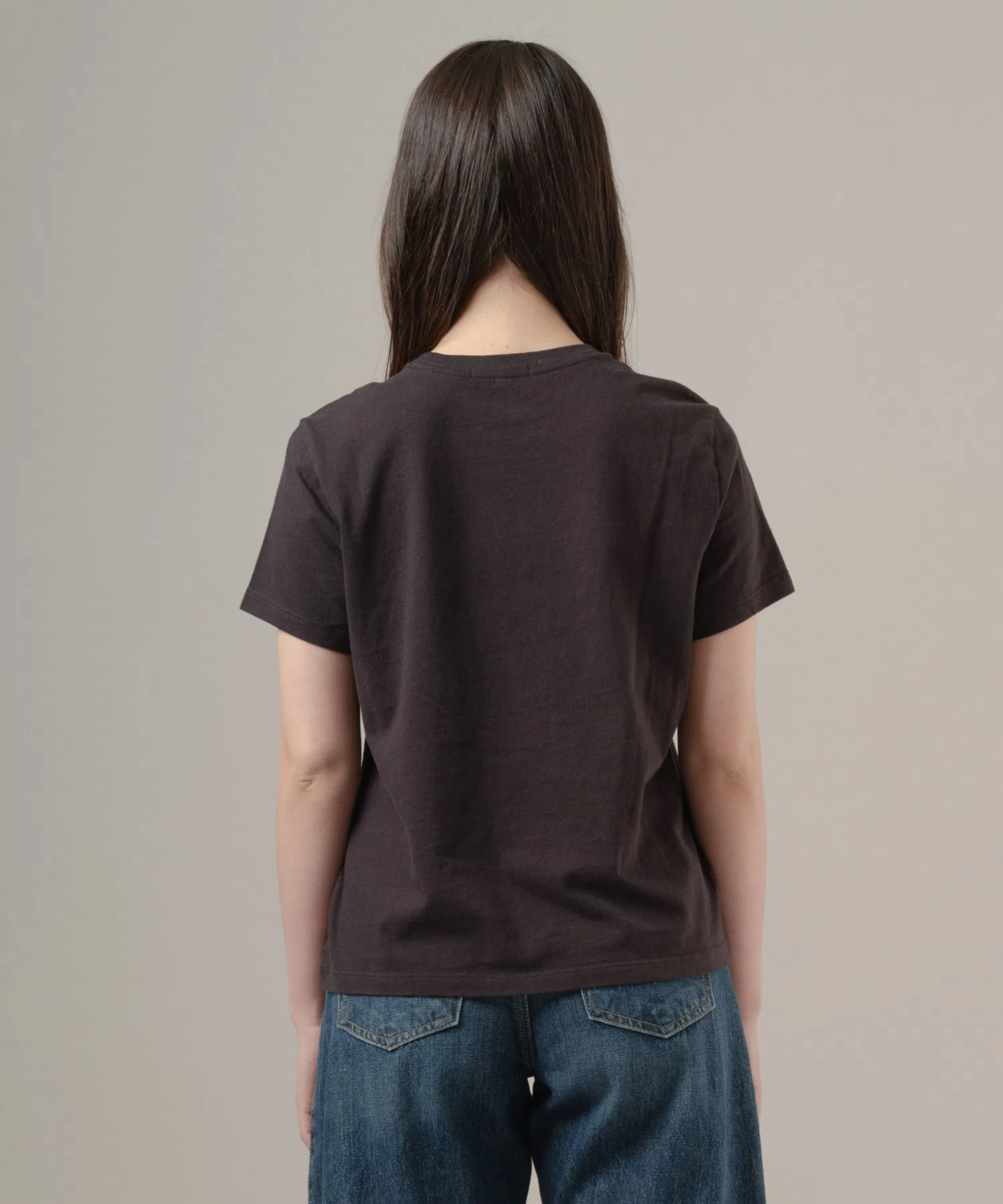 Женская футболка Levi's с круглым вырезом чёрная — фото 3