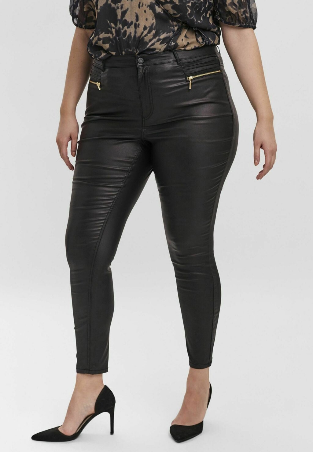 

Брюки LOA HR ZIP CURVE EXC Vero Moda Curve, цвет black