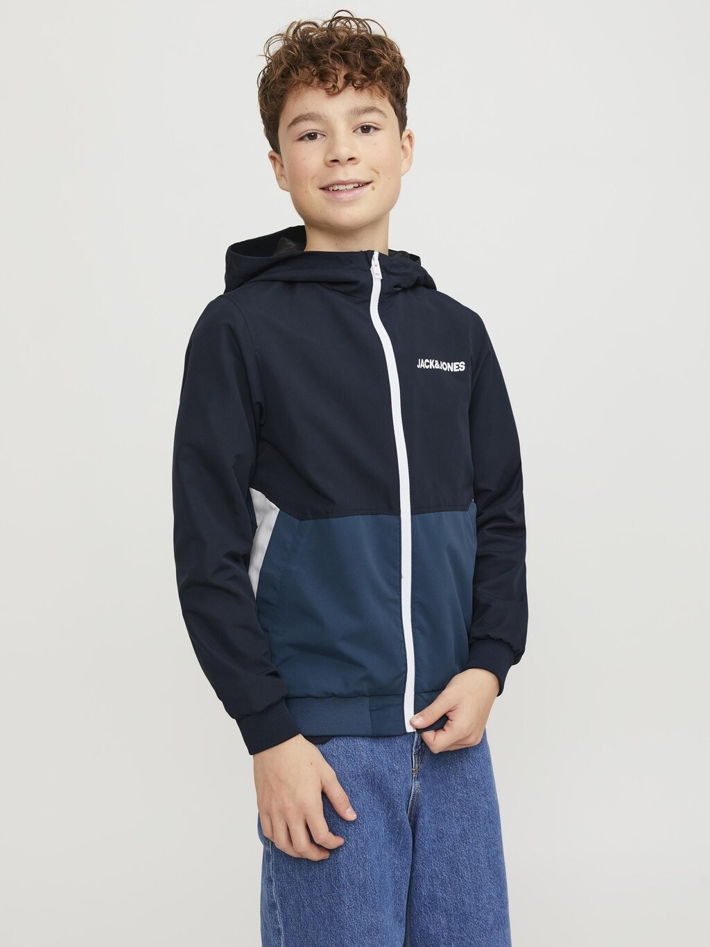 

Легкая куртка JJERUSH BLOCKING HOOD Jack & Jones Junior, цвет navy blazer/blue/white