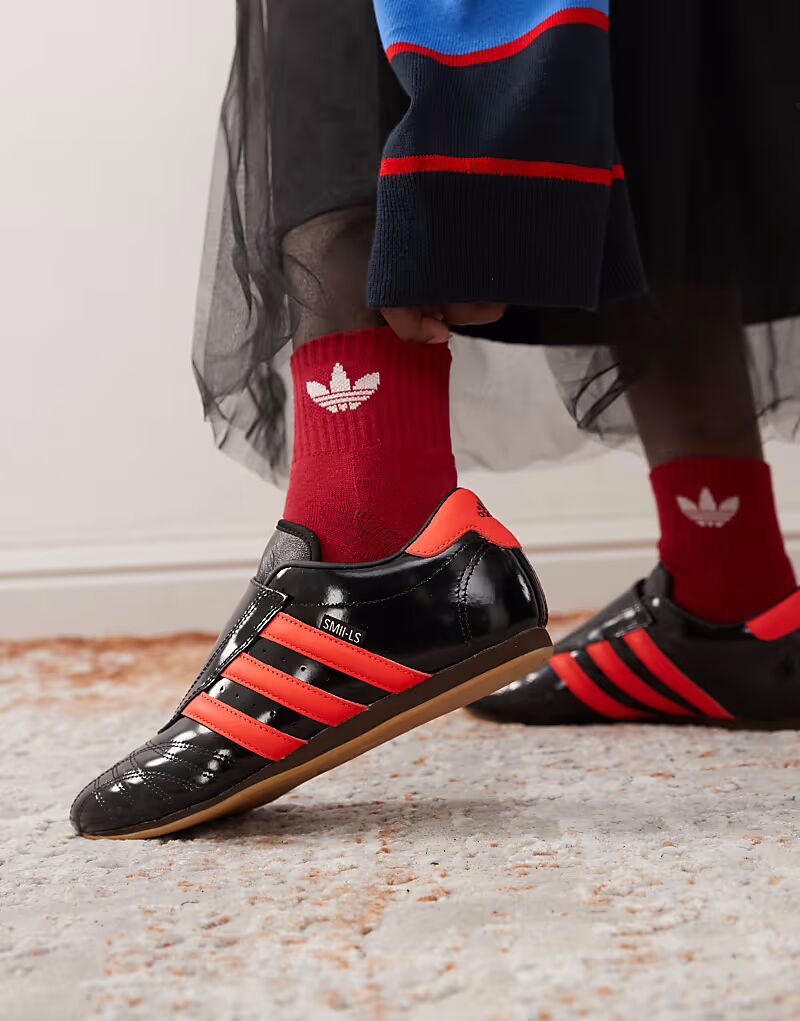 Кроссовки для тхэквондо Adidas Originals черного и красного цветов
