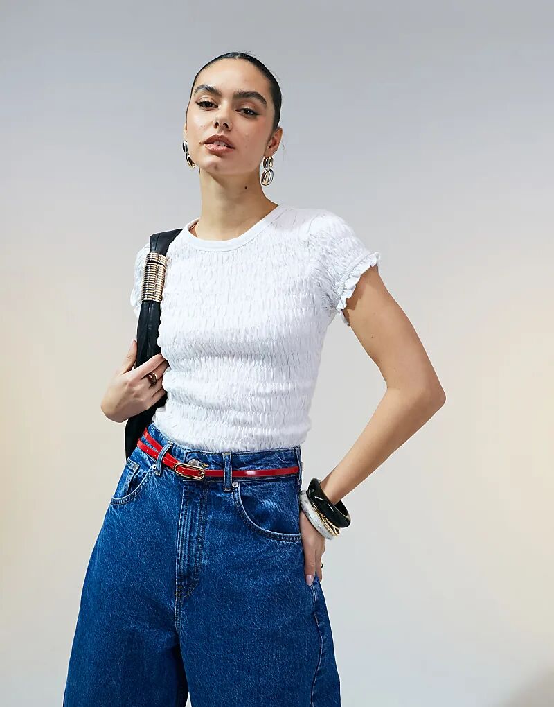 

Гофрированная футболка белого цвета ASOS DESIGN