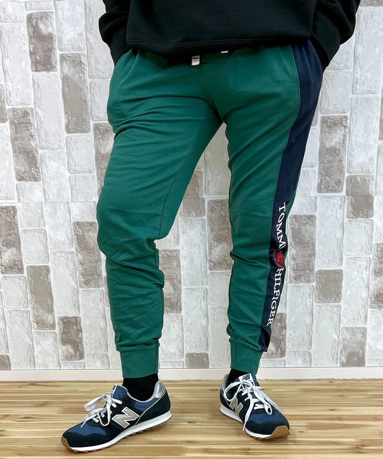 Спортивные брюки с вышивкой Tommy Hilfiger, зеленые