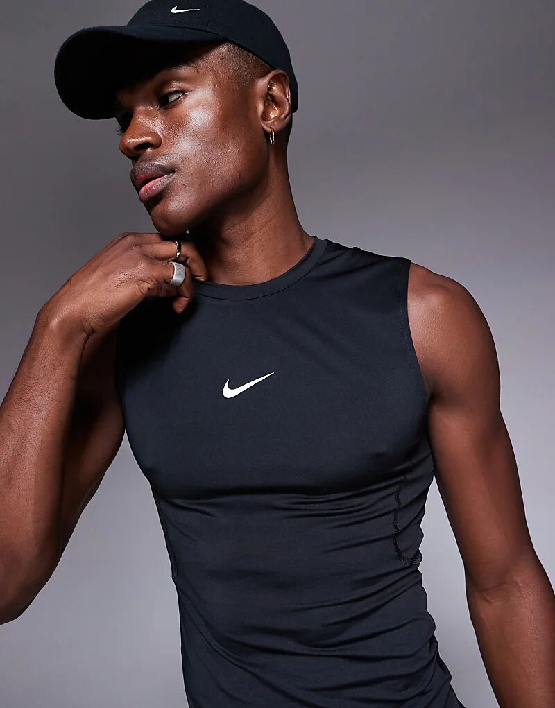 

Топ Dri-FIT Muscle Fit черного цвета Nike Training