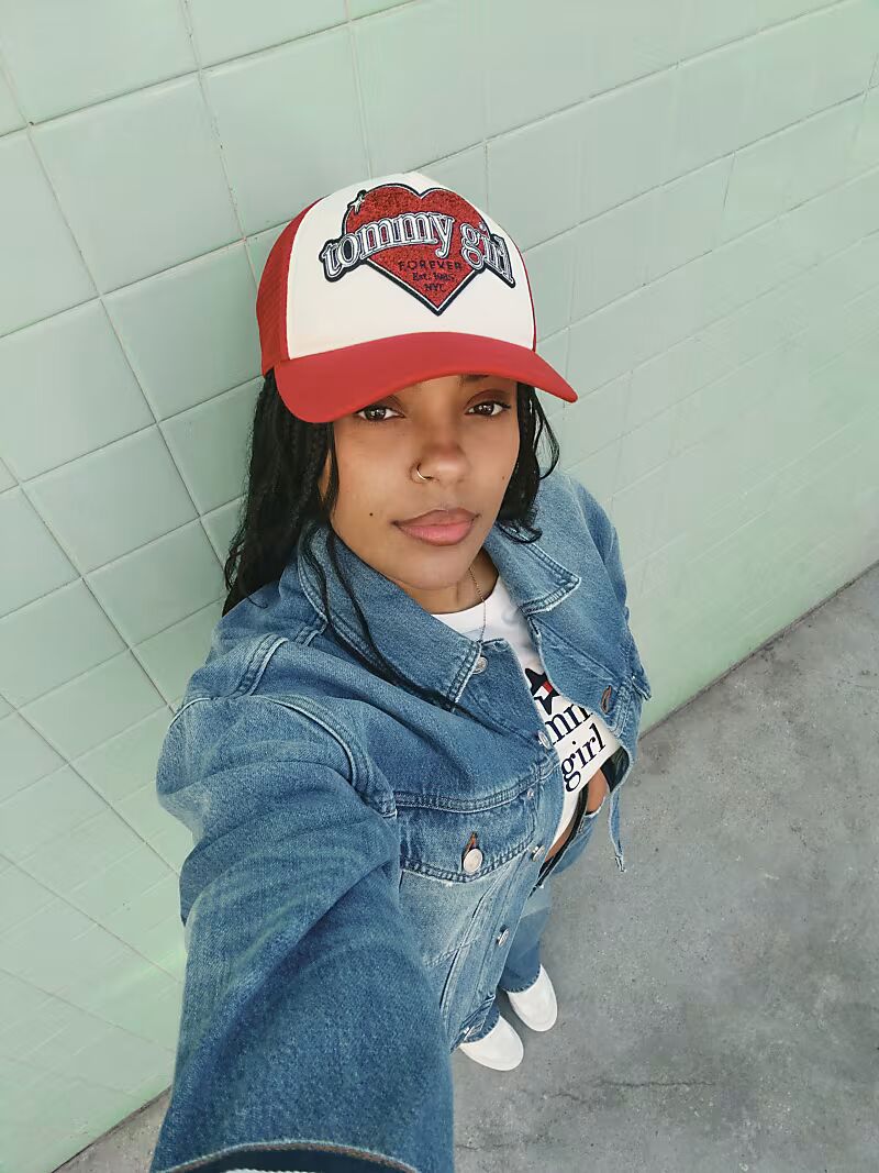 

Кепка водителя грузовика Tommy Jeans Tommy Girl красного цвета