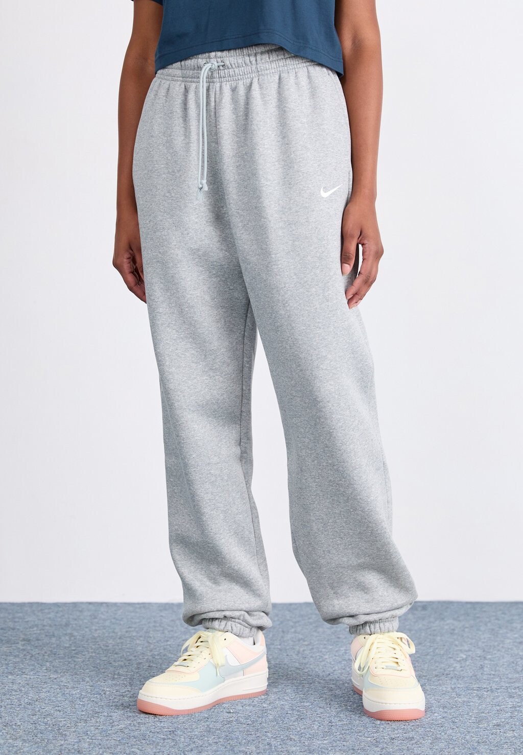

Спортивные штаны PANT Nike, серый