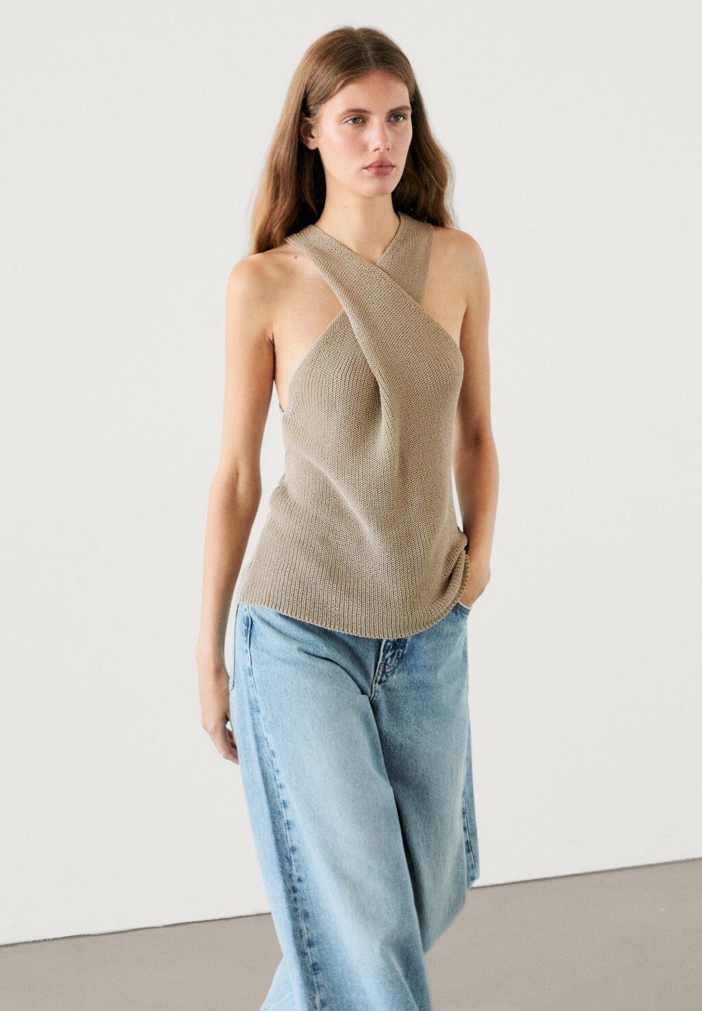 

Топ CROSSOVER HALTER Massimo Dutti, золото