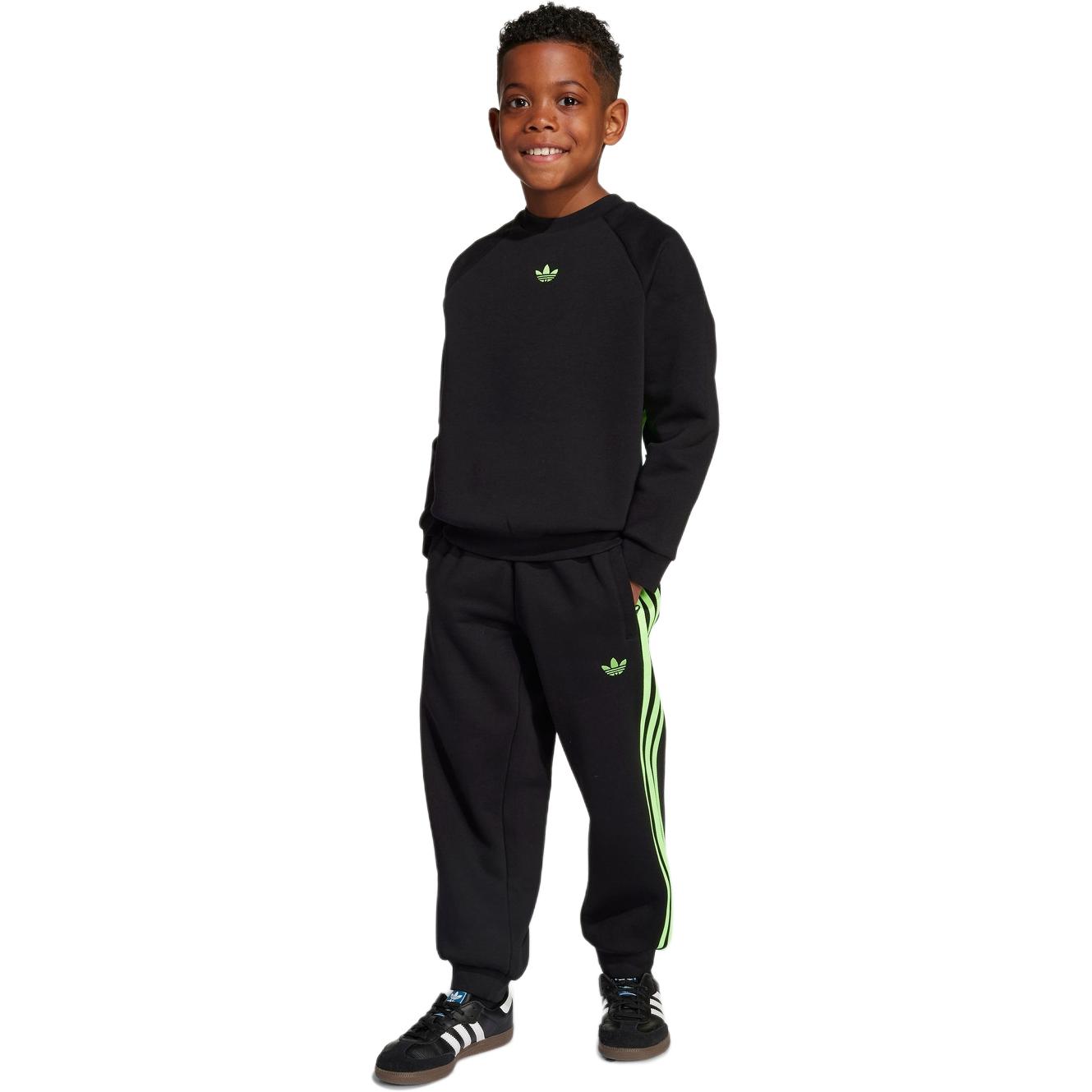 

Спортивный комплект Casual Sportswear 2 Piece Set Adidas, черный/зеленый