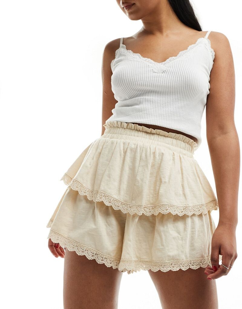 

Короткие шорты ASOS с кружевной отделкой