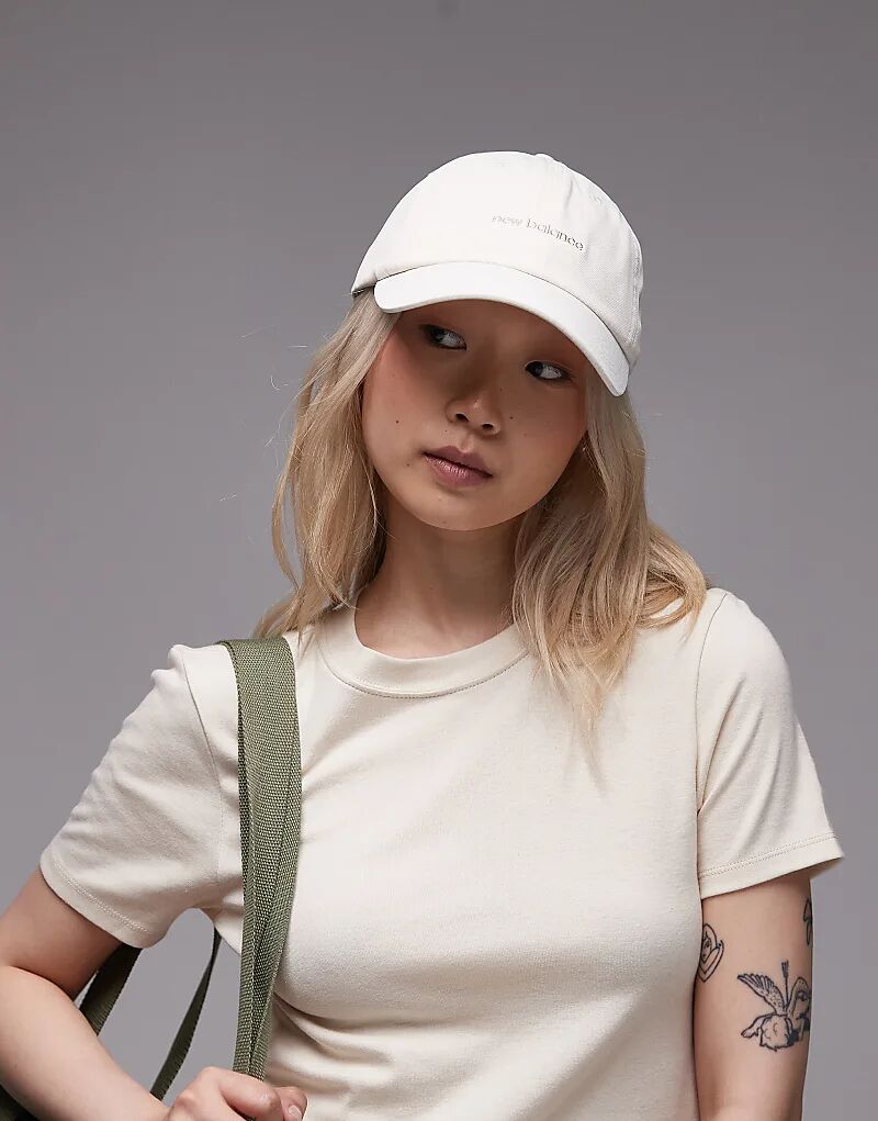 

Кепка New Balance linear в цвете «кремовый»