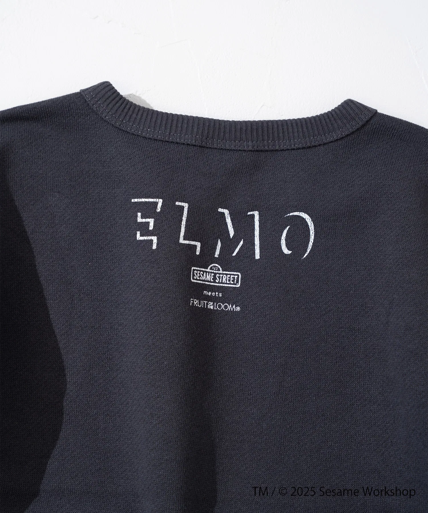 【FRUIT OF THE LOOM】Свитшот с длинными рукавами C / Детский / Улица Сезам / Принт, созданный в сотрудничестве с другими брендами / Фото Элмо — фото 3