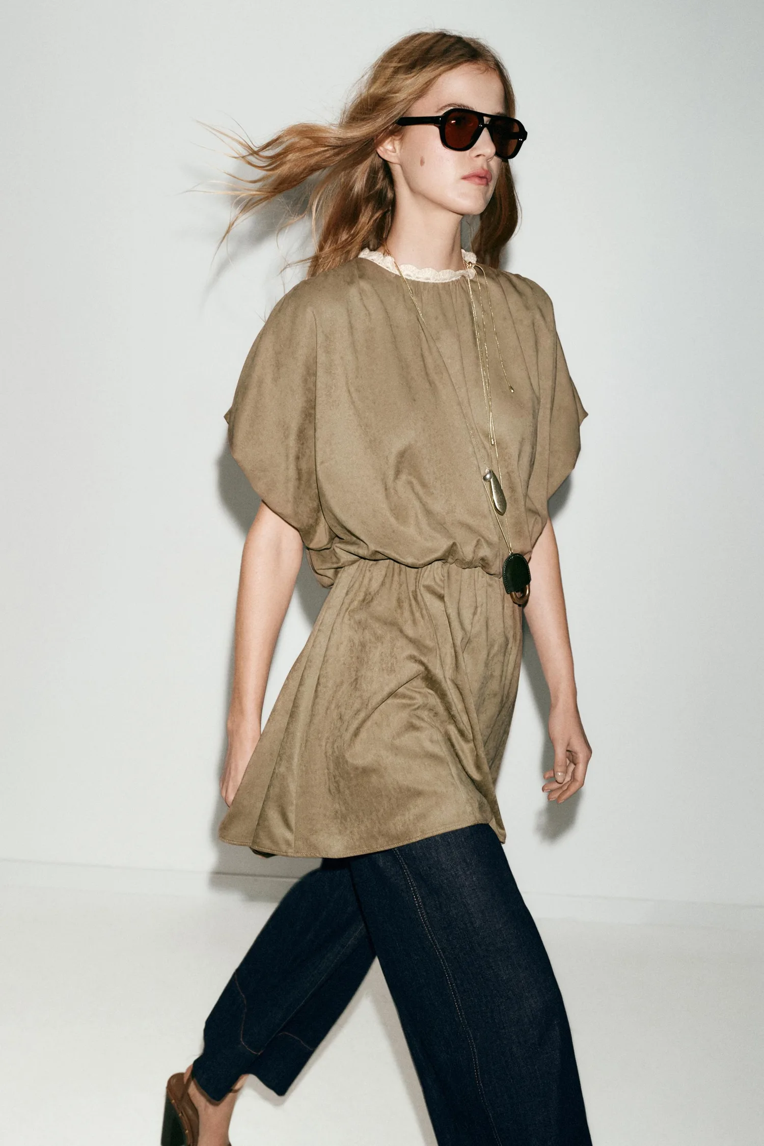 Короткое платье из искусственной замши Zara, коричневый — фото 3