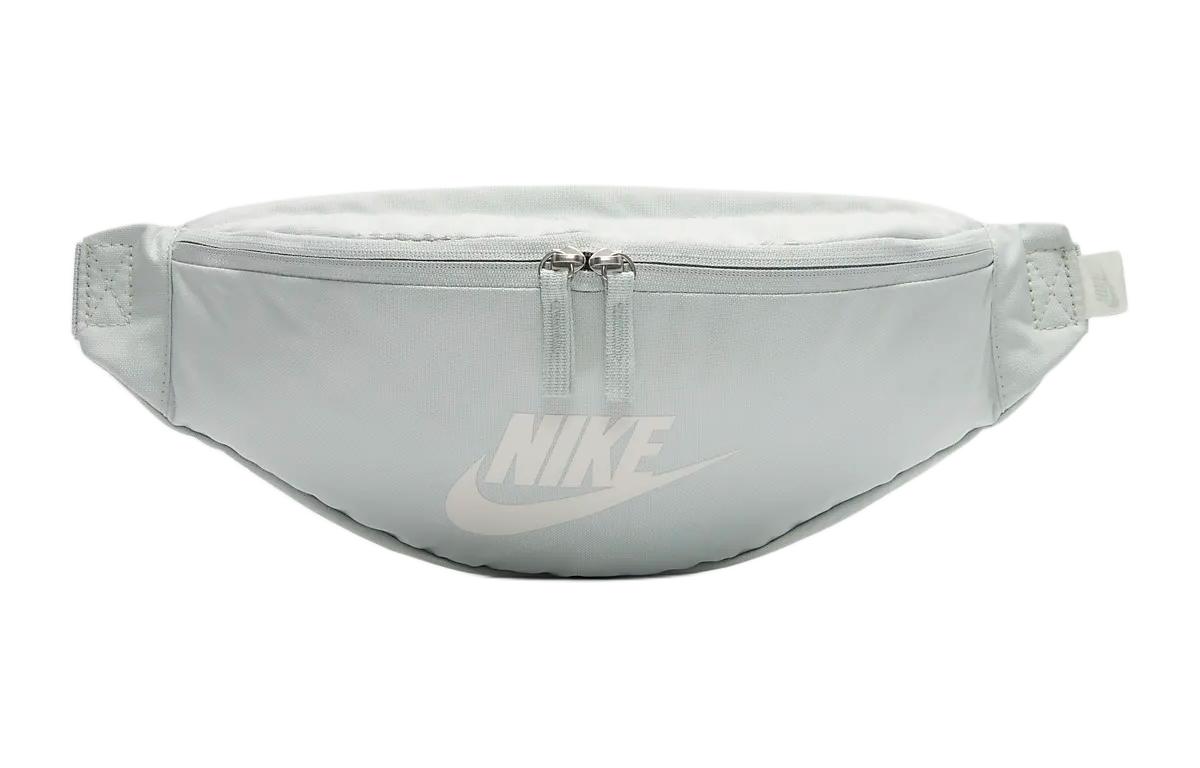 

Nike Наследие 3-литровый поясной рюкзак, Light Silver & Phantom Gray White