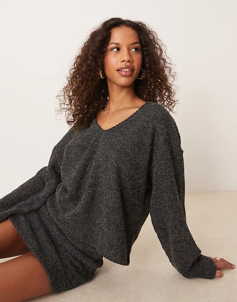 

Топ из пушистого букле с V-образным вырезом в рубчик ASOS DESIGN темно-серого цвета — часть комплекта